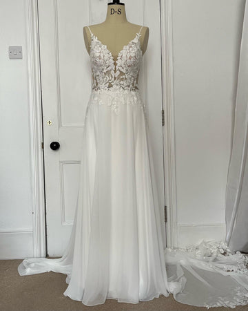 runhufu A-Line Chiffon Illusion Bodice Backless Beach Wedding Dresses for Women Appliques Unique Tail Summer Boho Bride Dress